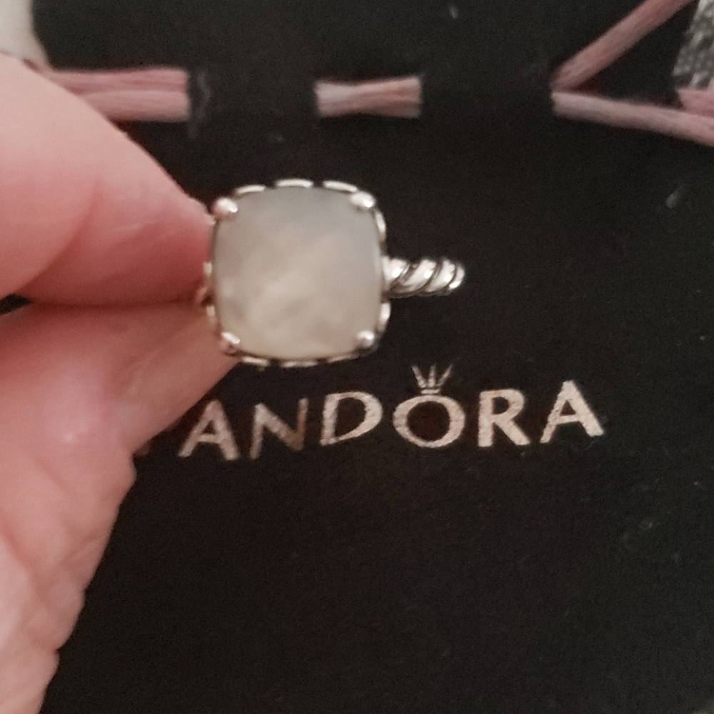 Pandora Authentic Mother of Pearl size 8